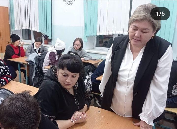 КГУ СШ2 Согласно плану школьного психолога Мурзахметовой А.С. в 9"е" классе прошел профориентационый тренинг с участием родителей и учащиеся на тему :